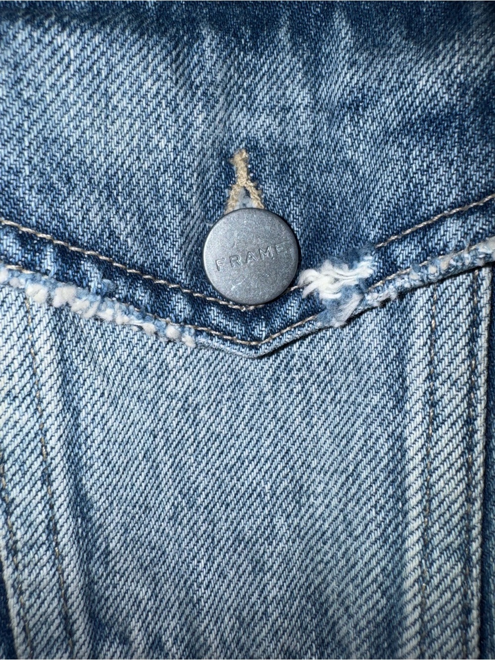 FRAME Distressed Denim Trucker Jacket Light Wash (Broad Beach) Size M LHJK385 - Picture 5 of 6